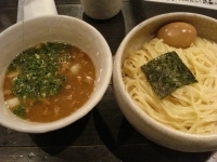 「浸け豚そば（大）+味たまご」@俺の空 池袋店の写真