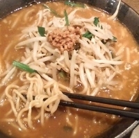 「にらもやしカレーらーめん+特盛り+ライス（中）」@麺屋 ここいち 新宿小滝橋通り店の写真