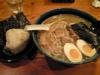 「醤 鐡釜（平打ち麺・バリバリ） / 900円」@らーめん鐵釜 六本木ヒルズ店の写真