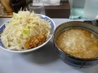 「極太角ふじづけ麺+づけ麺用野菜（ニンニク）」@鶏とふじの写真