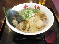 「醤油（こってり・細麺）+サービス味玉 550円」@ありが10の写真