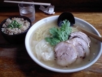 「醤油チャーシュー入り塩ラーメン」@厚木本丸亭の写真