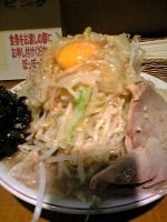 「ラーメン 大盛り 全マシマシ 卵」@らーめん ぽっぽっ屋 水道橋店の写真