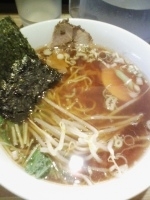 「しょうゆらーめん   400円（サービス価格。通常価格650円）」@麺屋 蕾の写真