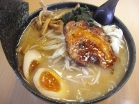 「儀三みそらー麺850円半ライスぎょうざ3個セット300円」@麺屋 儀三の写真