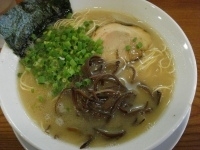 「ラーメン（ハリガネ）+替玉ハリガネ+みそ高菜ごはん」@博多長浜らーめん ぼたん 高田馬場店の写真