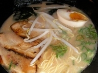 「豚骨ラーメン（味玉・替玉）」@我武者羅の写真