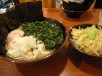 「ラーメン大盛+のり増し+モヤキャベ+国産生ほうれんそう+大盛（0」@町田商店 本店の写真