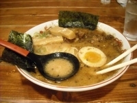 「魚介醤油とんこつらーめん」@熊本らーめん おっぺしゃん 広瀬通店の写真