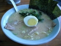 「豚骨醤油らーめん」@横浜ラーメン ながせ家の写真