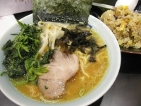 「ラーメン並650円ほうれんそう100半チャーハン350円」@横浜ラーメン 増田家 幕張店の写真