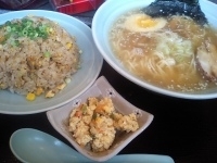 「ラーメンとチャーハン（860円）」@居酒屋 浦島の写真