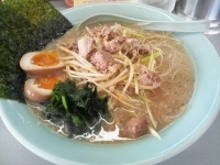 「ネギラーメン（麺硬め）+サービス煮玉子」@ラーメンショップ 122号騎西店の写真