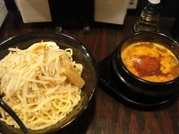 「辛つけ麺大盛り+辛さ増+牛飯」@つけ麺 だいごの写真