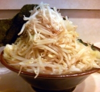 「キャベツとモヤシラーメン 750円 おおもり 100円 ほうれん」@神田ラーメン わいず 神田本店の写真