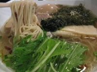 「普通味塩ラーメン￥690+地玉子￥100+￥おぼろ昆布100」@塩やの写真