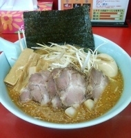 「特製味噌ネギチャーシュー麺+メンマ+味玉」@ラーメン山岡家 さいたま宮前店の写真