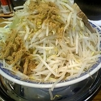 「汁なし大黒麺（大盛、ヤサイマシ、生卵付） 700円」@本家大黒屋本舗 平井店の写真