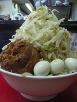 「たま小ラーメン豚入り（”目を見て”ヤサイマシマシ+”一言おまけ”」@蓮爾 登戸店の写真