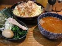 「辛いつけ麺（ゴマ油）」@横浜家系豚骨醤油極太麺 侍 本店の写真