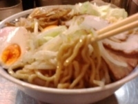 「油そば850円+魚粉50円+温玉100円」@ラーメン大 堀切店の写真