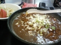 「汁なしカレー麺（サラダ付）（麺多め）+サービス半ライス」@二代目めん家 味味の写真