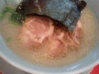 「塩チャーシュー麺（麺硬め）820円」@ラーメン山岡家 八千代店の写真