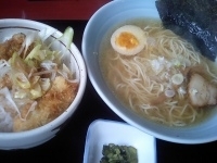 「日替わりランチA（塩ラーメン+ミニカキフライ丼）850円」@居酒屋 浦島の写真