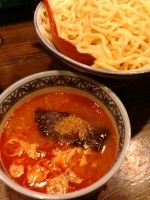 「辛つけ麺 特大 425円（オープン記念半額）」@つけ麺専門店 三田製麺所 三田本店の写真