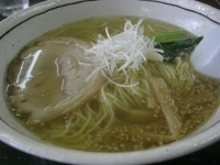 「しおらーめん 630円」@ラーメン駿河の写真