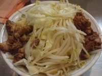 「らーめん+こま切れ豚（670円）」@ラーメン大 下高井戸店の写真