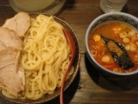 「辛つけめん（大）+チャーシュー」@つけ麺専門店 三田製麺所 三田本店の写真