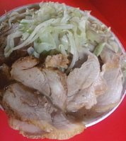 「ぶたダブル大ラーメン 750円（ヤサイマシマシ・カラメ・ニンニク」@ラーメン二郎 三田本店の写真