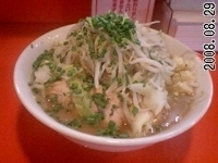 「らーめん豚2切れ入り（700円）+ヤサイ・ネギ・ニンニク（無料）」@ちばからの写真