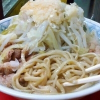 「大ラーメン豚入り（野菜トリプル・にんにくダブル）」@ラーメン二郎 目黒店の写真