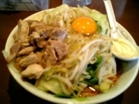 「油そば（トッピング 野菜・ニンニク・マヨネーズ・辛アブラ・背アブ」@UNDER GROUND RAMENの写真