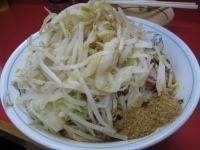 「汁なし大 700円（やさいダブル、にんにく、からめ、魚粉） + 」@ラーメン二郎 環七一之江店の写真