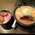 黒ラーメン こってり（700円）+鳥ささみソース丼ミニ（350円