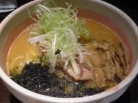 「らぁめん700円ミニちゃーしゅー丼300円」@麺 まがりの写真