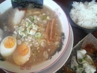 「醤油￥650+煮玉子（クーポン）+茹で餃子（サービス）+ライス（」@らーめん じゃん腹の写真