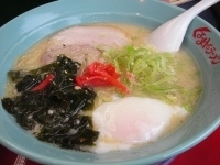 「くるまやとんこつラーメン677円」@くるまやラーメン 奥戸店の写真