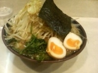 「キャベ玉ラーメン」@神田ラーメン わいず 神田本店の写真