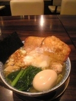 「空海特製そば（塩）+鶏丼」@麺屋 空海 聖蹟桜ヶ丘店の写真