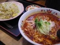 「鶏 坦々麺880円叉焼チャーハン780円」@老坊担担麺の写真