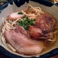 「そーきそば」@島唄と地料理 とぅばらーま 国際通り店の写真