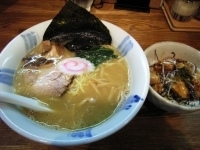 「特性醤油らーめん 豚ごはん?」@ラーメン食堂 粋な一生の写真