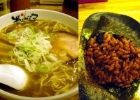 「豚骨しょうゆ(800円)+チャーシュー巻(150円)」@ラーメン専門店 まんだら屋の写真