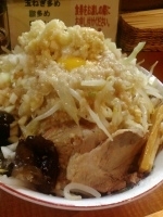 「油めん（トッピング全部マシマシ） 780円」@らーめん ぽっぽっ屋 水道橋店の写真