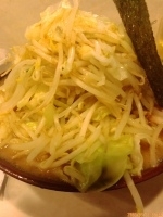 「キャベツともやしラーメン+キャベツともやし（麺気持ちヤワ・アブラ」@神田ラーメン わいず 神田本店の写真