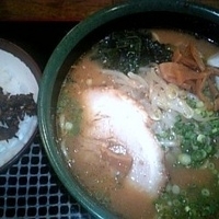 「みそラーメン 600円+小ライス（サービス）」@北海道みそラーメン くまちゃんの写真